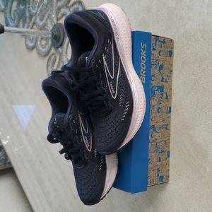 Brooks Black Ombre Metallic Glycerin 19 size 7 Women's Athletic Shoes